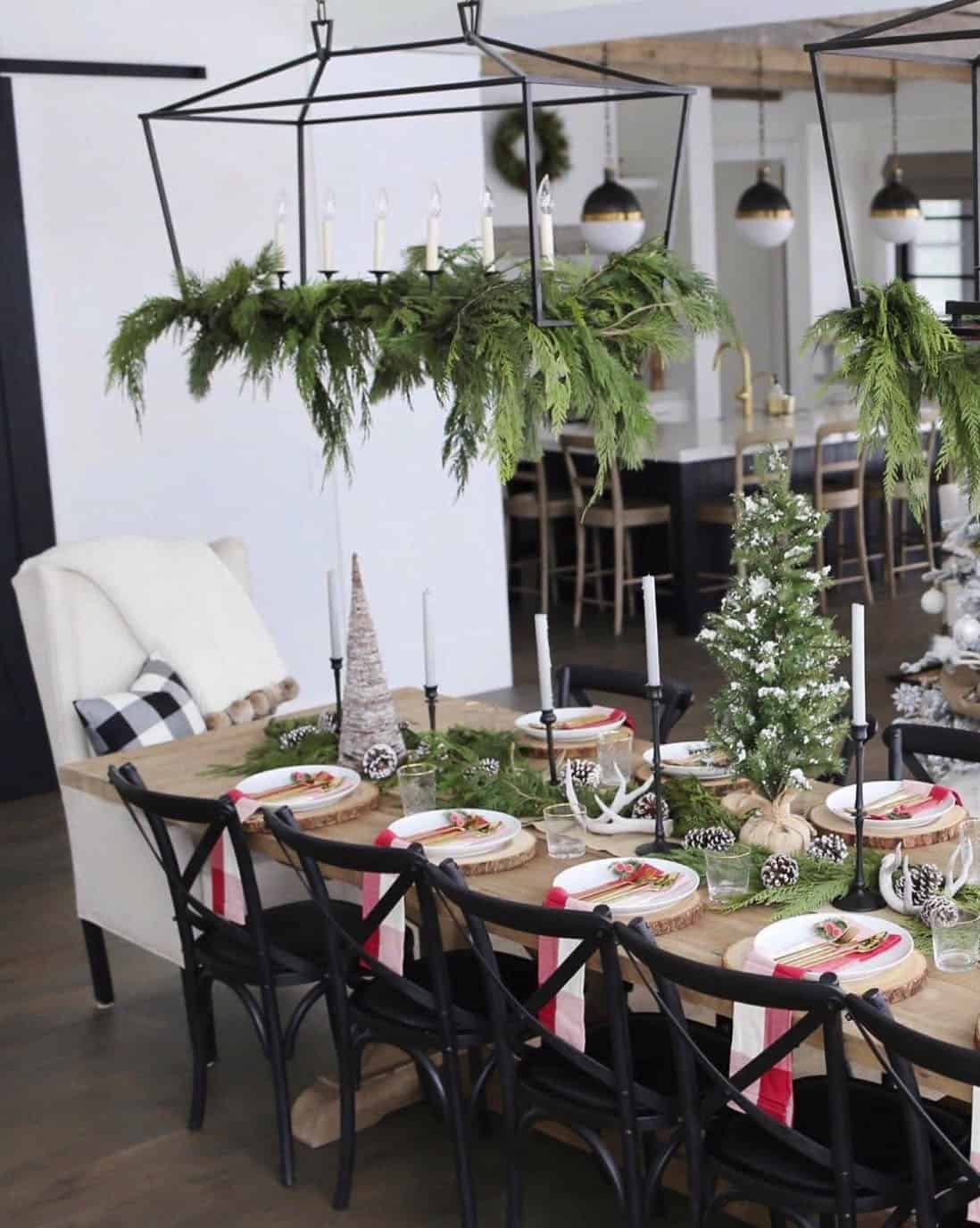 Gorgeous-Christmas-Table-Setting-Ideas-09-1-Kindesign